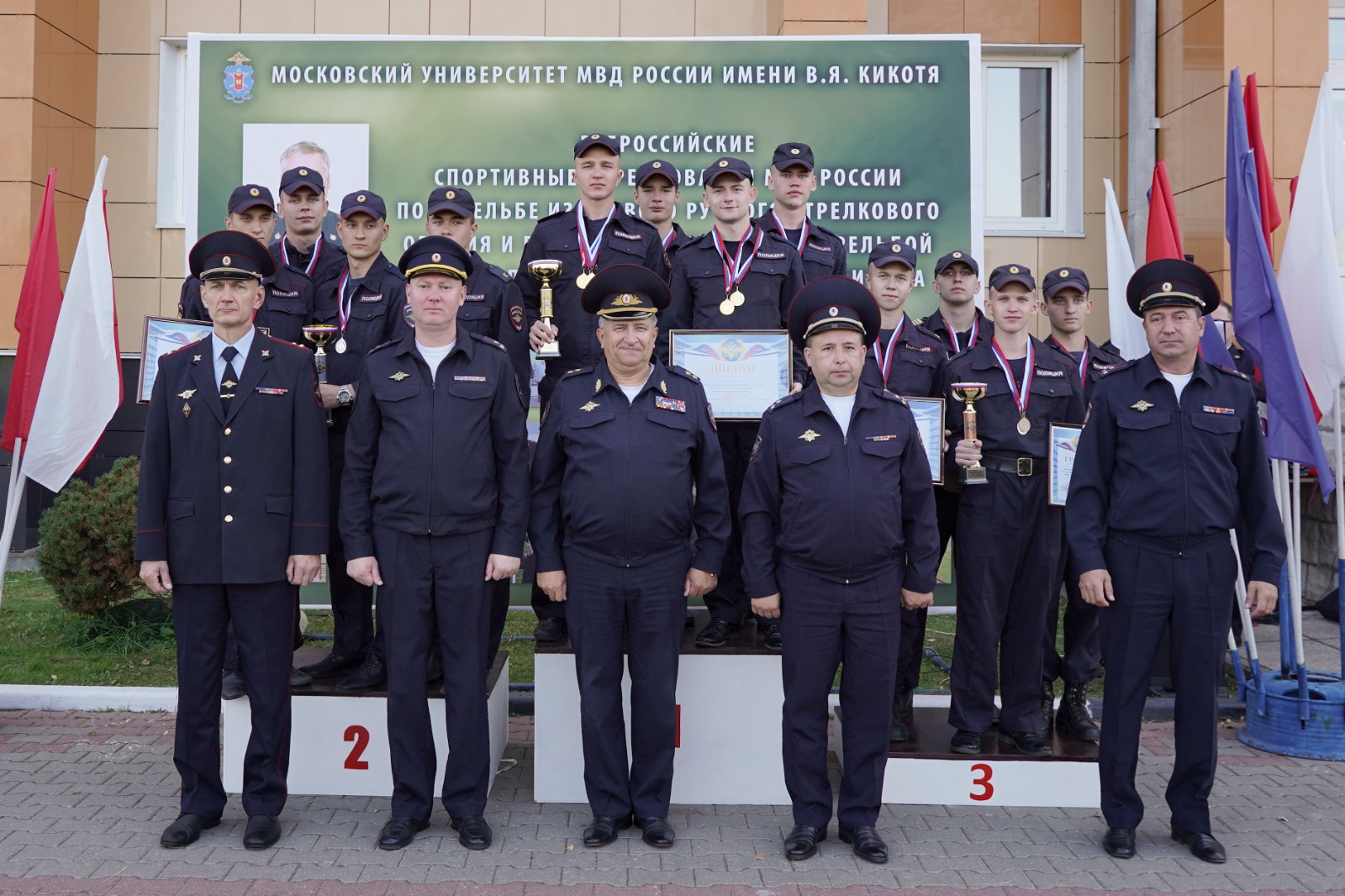 В Московском областном филиале Университета состоялось награждение победителей и призеров Всероссийских спортивных соревнований МВД России по стрельбе из боевого ручного стрелкового оружия и полосе препятствий со стрельбой памяти полковника милиции Щипина